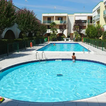 Inviting And Cozy With Swimming Pool Apartman